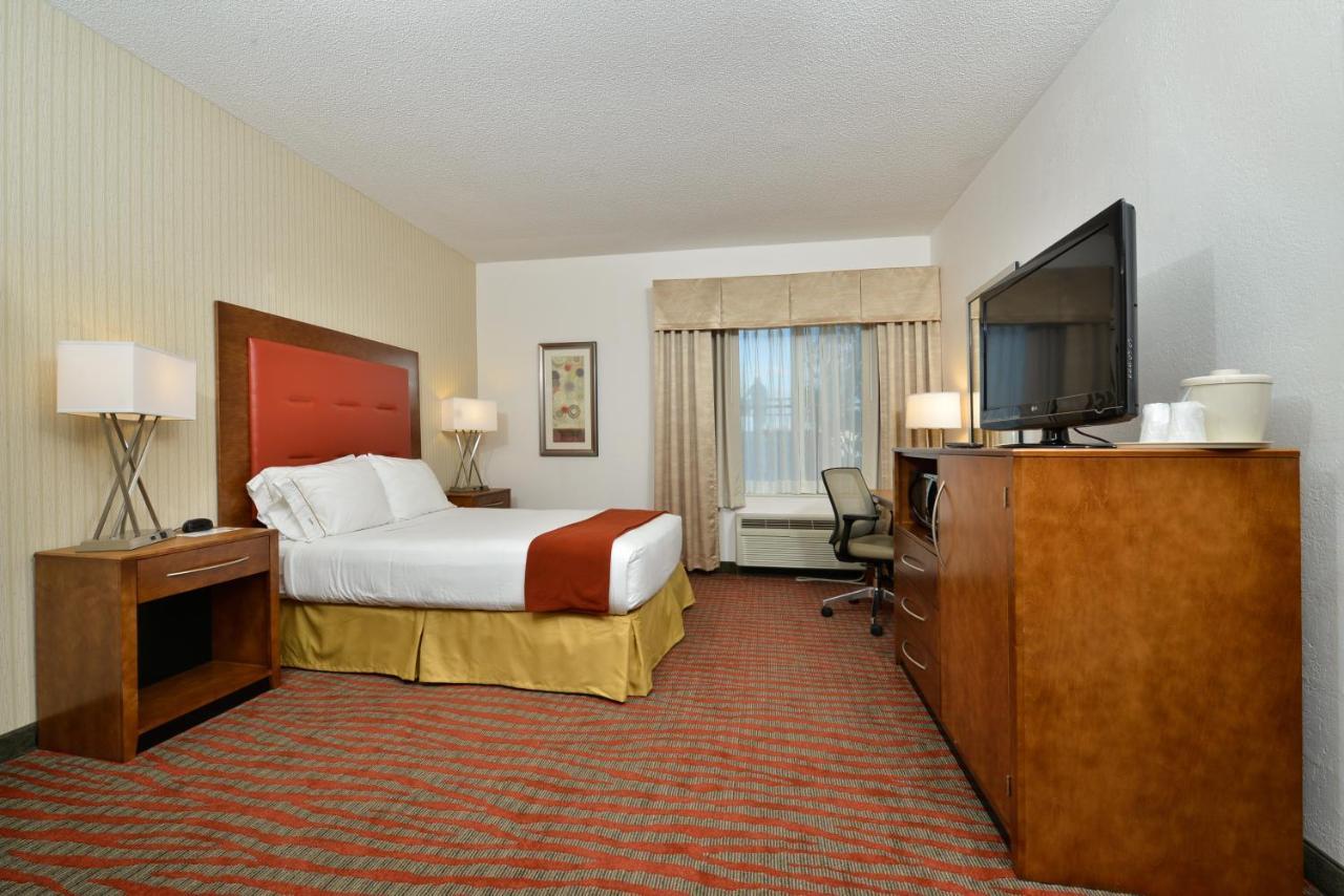 Holiday Inn Express Boston-Milford By Ihg Zewnętrze zdjęcie