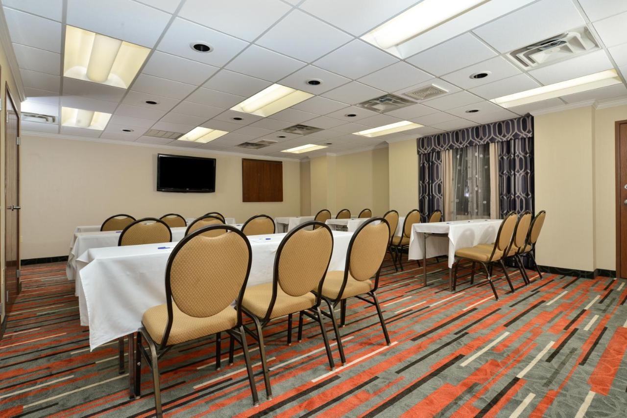Holiday Inn Express Boston-Milford By Ihg Zewnętrze zdjęcie