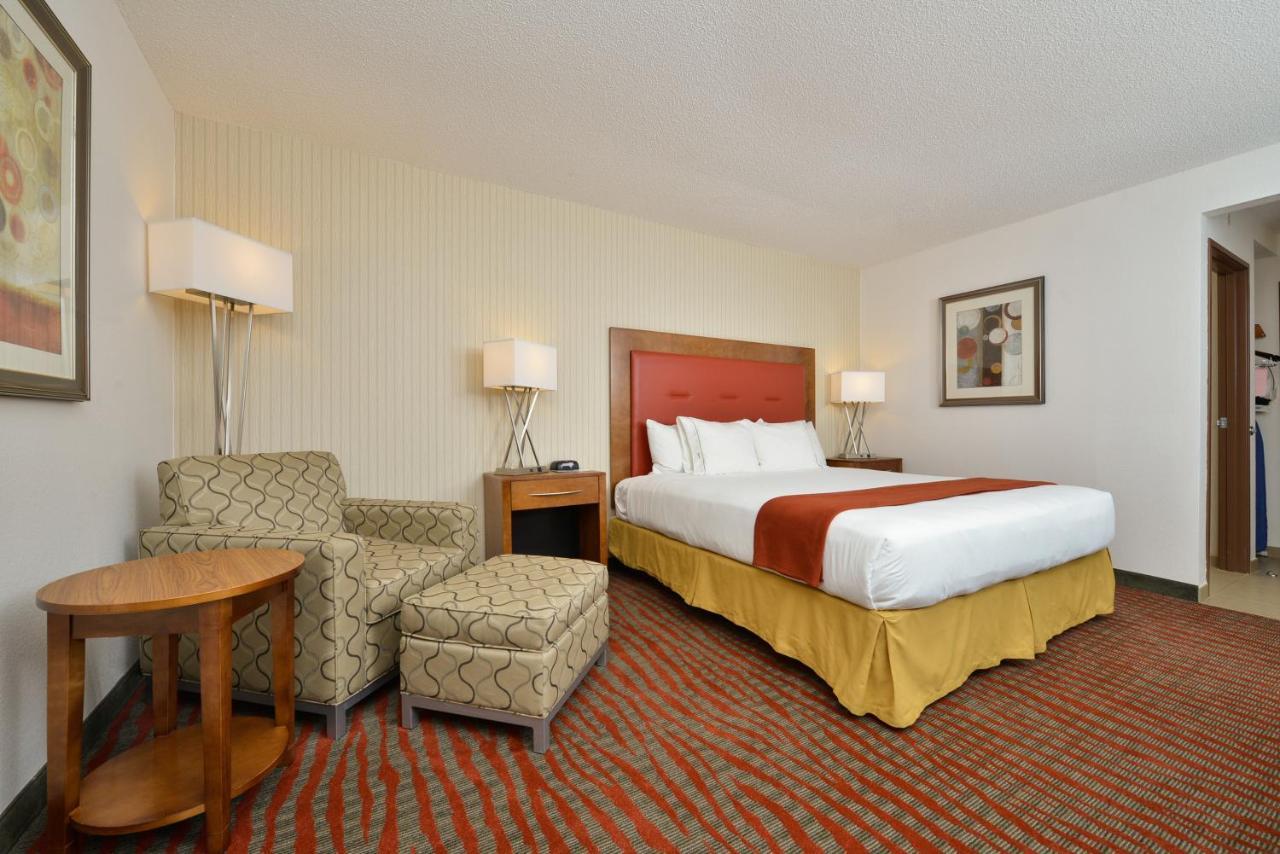Holiday Inn Express Boston-Milford By Ihg Zewnętrze zdjęcie