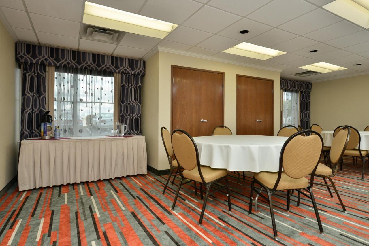 Holiday Inn Express Boston-Milford By Ihg Zewnętrze zdjęcie