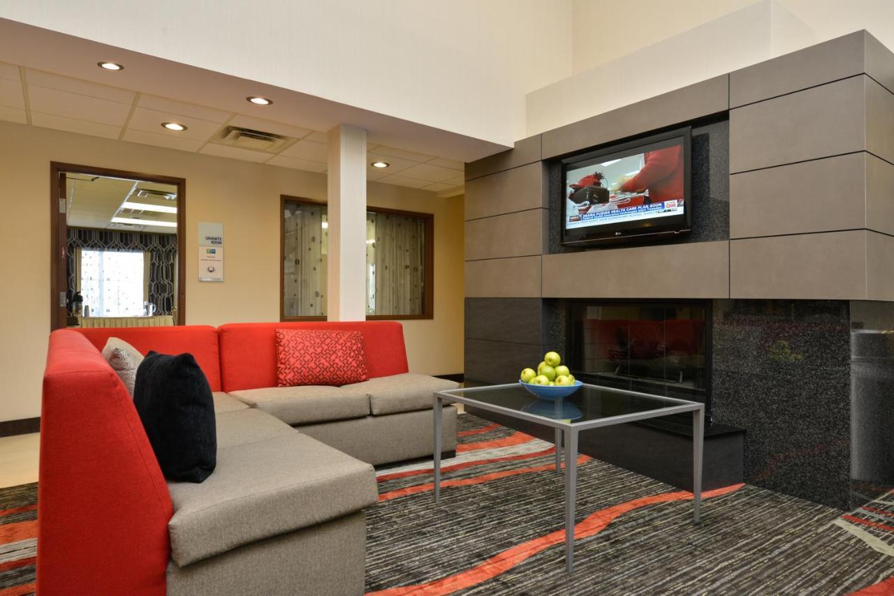 Holiday Inn Express Boston-Milford By Ihg Zewnętrze zdjęcie