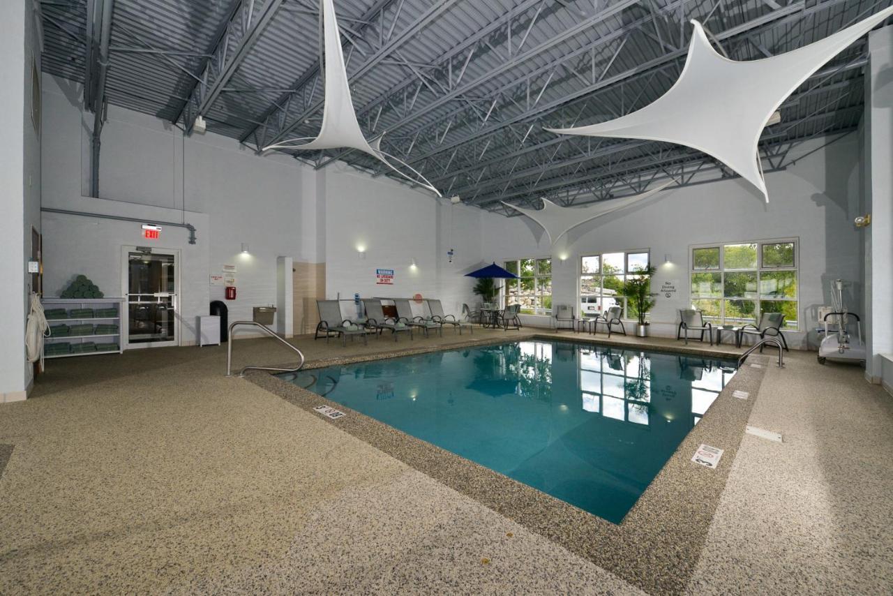 Holiday Inn Express Boston-Milford By Ihg Zewnętrze zdjęcie