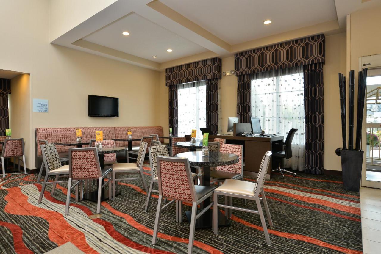 Holiday Inn Express Boston-Milford By Ihg Zewnętrze zdjęcie