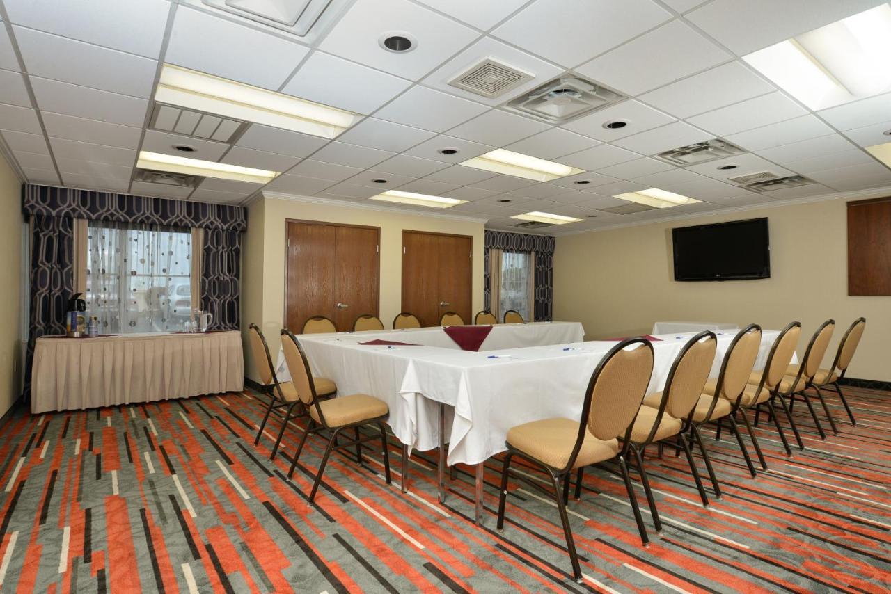 Holiday Inn Express Boston-Milford By Ihg Zewnętrze zdjęcie