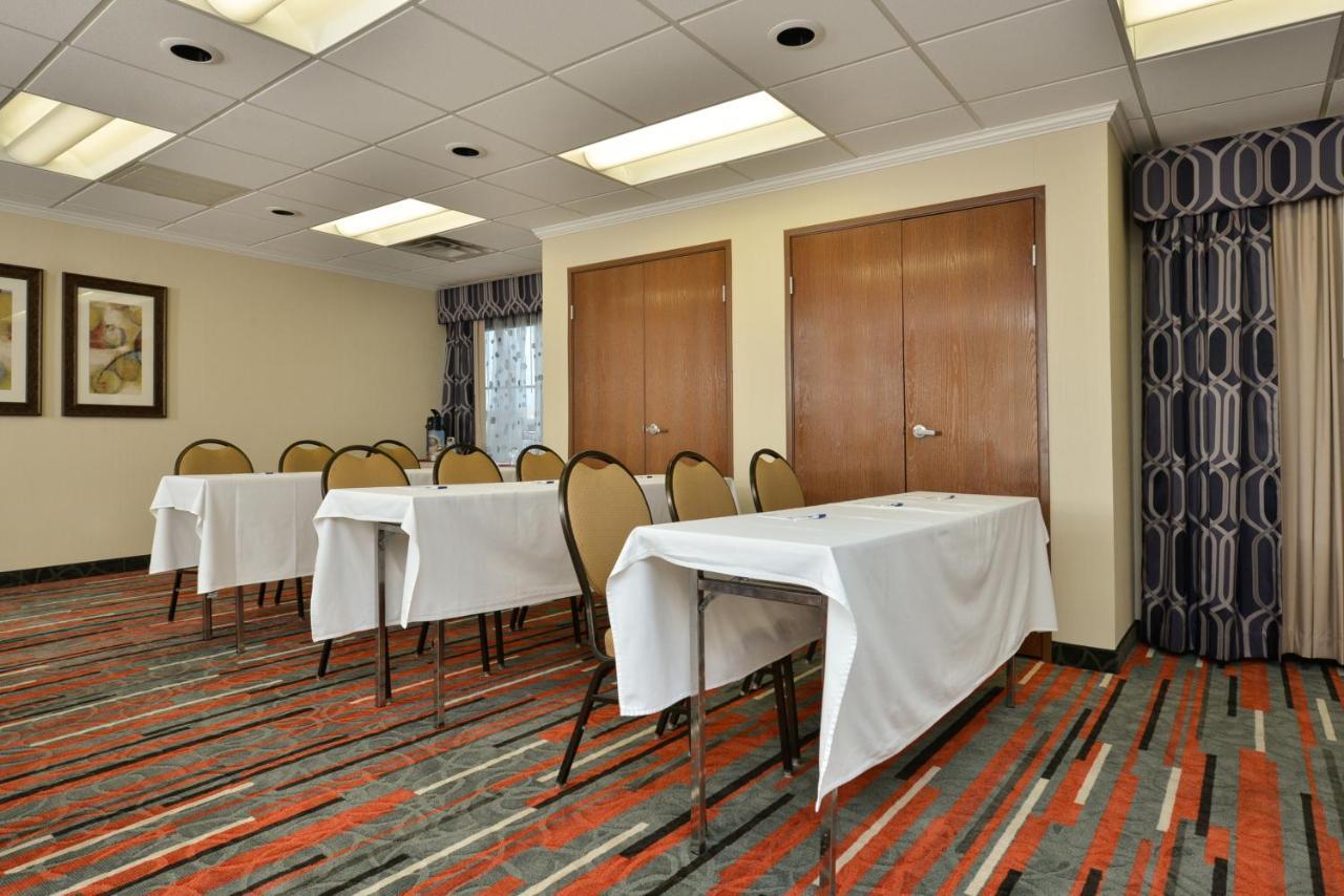 Holiday Inn Express Boston-Milford By Ihg Zewnętrze zdjęcie