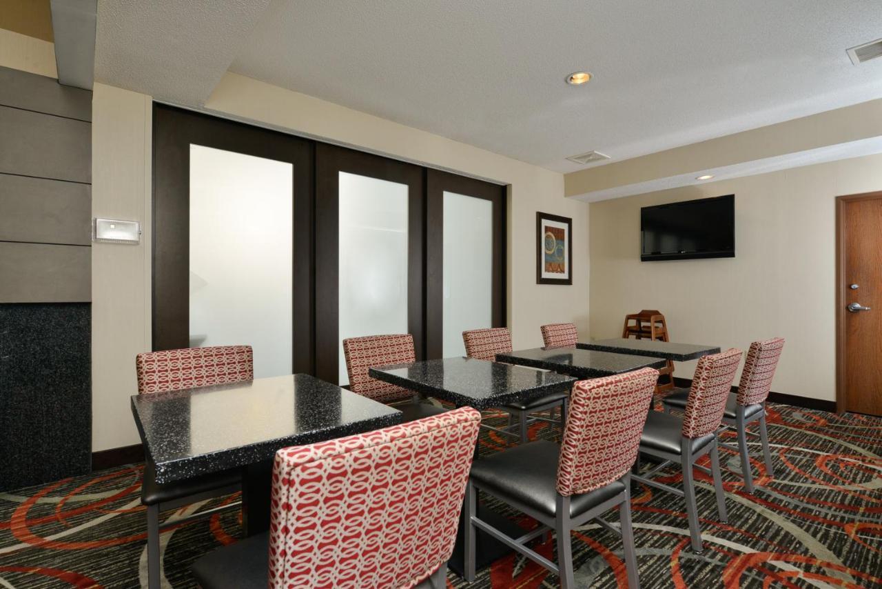 Holiday Inn Express Boston-Milford By Ihg Zewnętrze zdjęcie