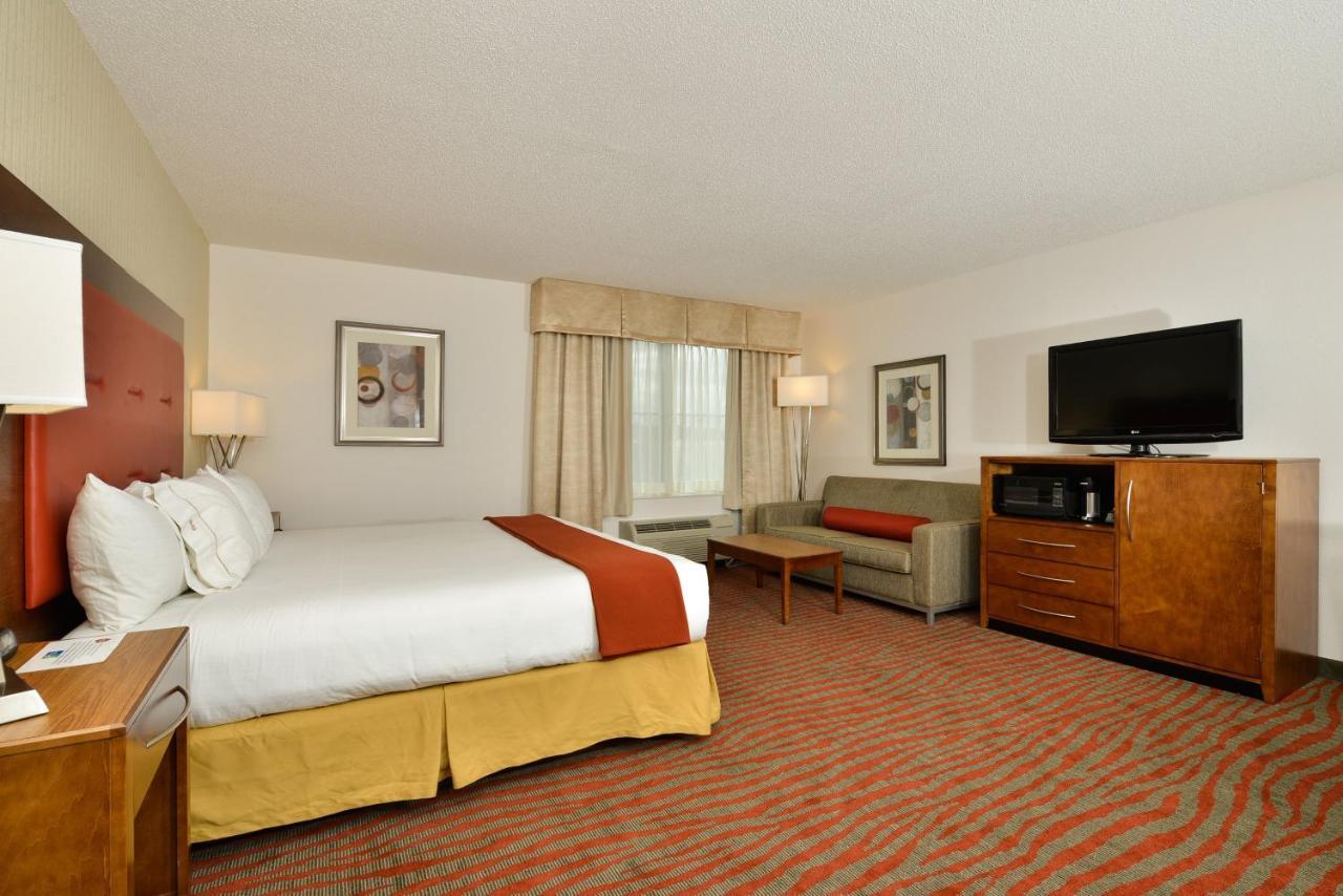 Holiday Inn Express Boston-Milford By Ihg Zewnętrze zdjęcie