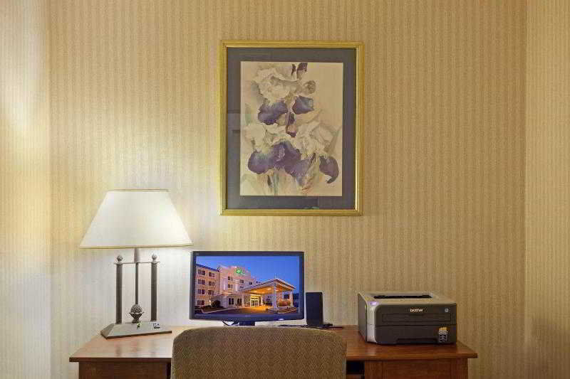 Holiday Inn Express Boston-Milford, An Ihg Hotel Udogodnienia zdjęcie